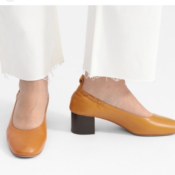 Everlane The Italian Leather Day Heel
Color: Honey
Size: 9

NWOB - Picture 4 of 6